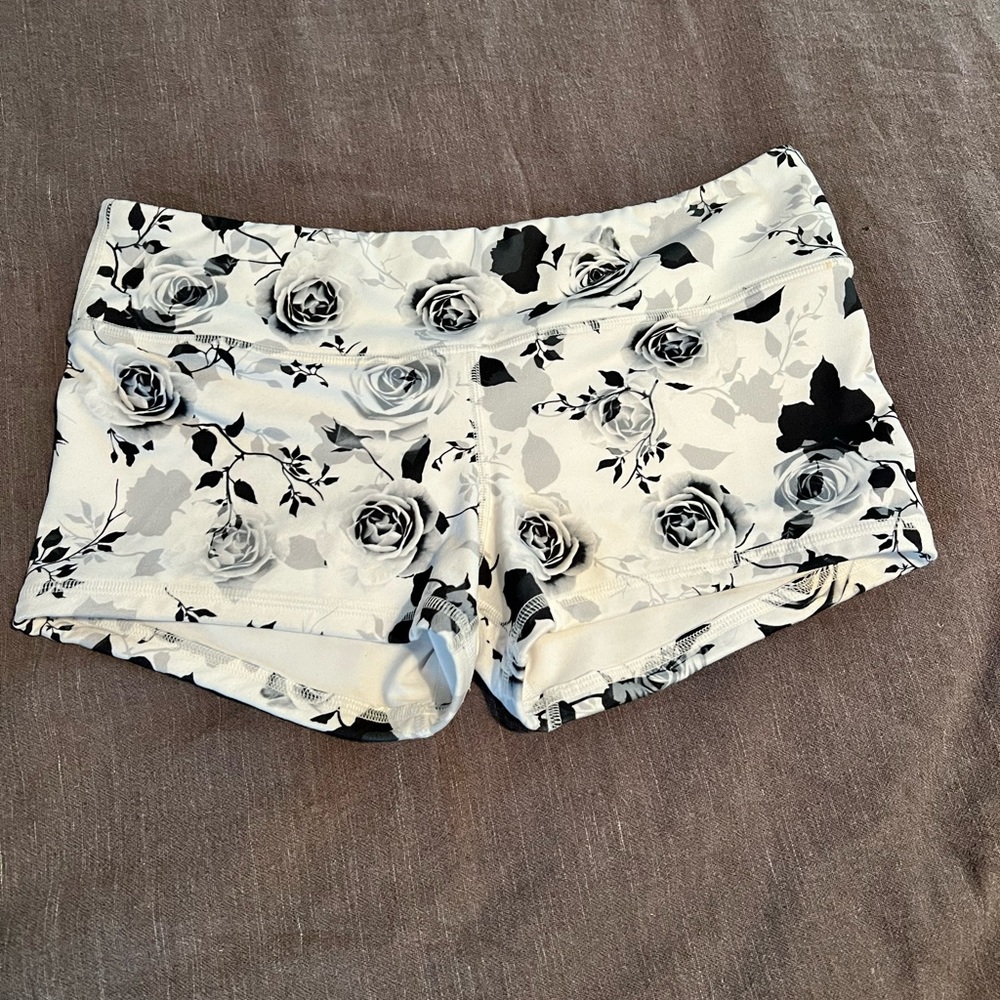 FLEO shorts